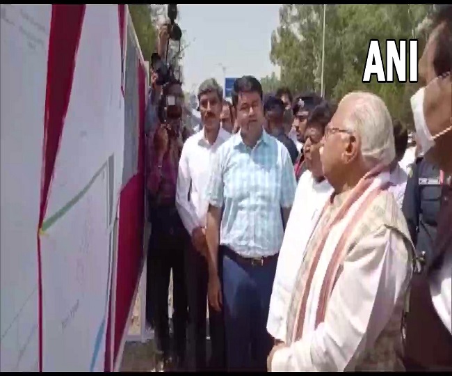 सीएम खट्टर ने किया आईटी पार्क के पास की जमीन का निरीक्षण