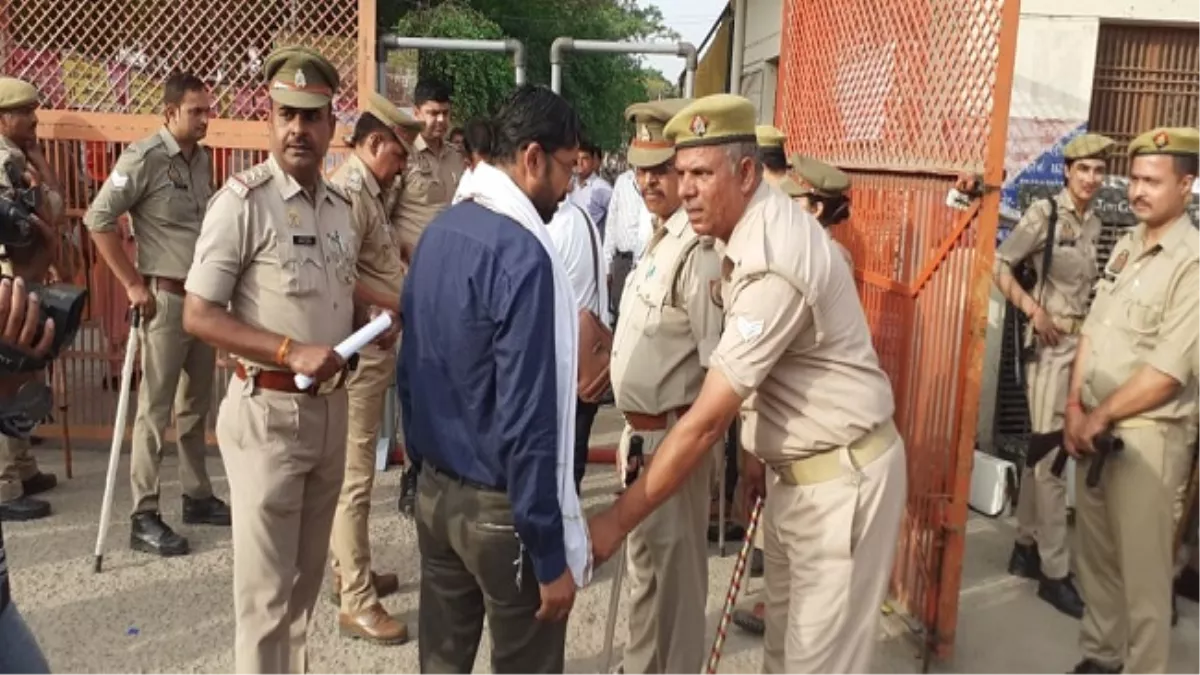 UP Election Result 2024 Live: मतगणना कर्मियों चेकिंग के बाद ही करने दिया जा रहा है प्रवेश