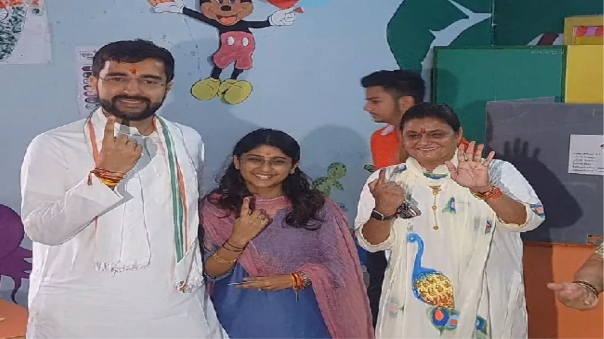 Haryana Elections Live: कांग्रेस प्रत्याशी आदित्य सुरजेवाला ने पत्नी के साथ डाला वोट