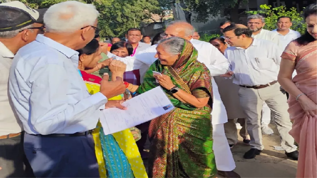 Haryana Vidhan Sabha Chunav 2024 Live Updates: परिवार सहित वोट डालने पहुंचीं सावित्री जिंदल