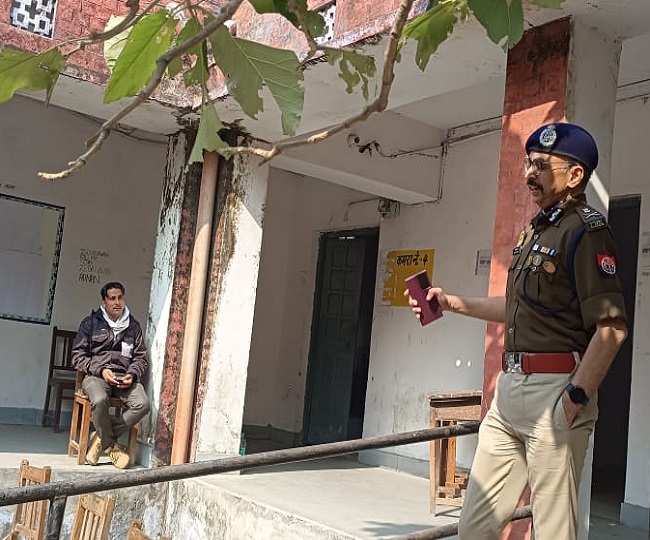 बरेली जोन के एडीजी राजकुमार ने मतदान का लिया जायजा