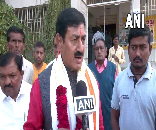 Gujarat Elections 2022 कांग्रेस प्रत्याशी भरत सिंह सोलंकी ने डाला वोट