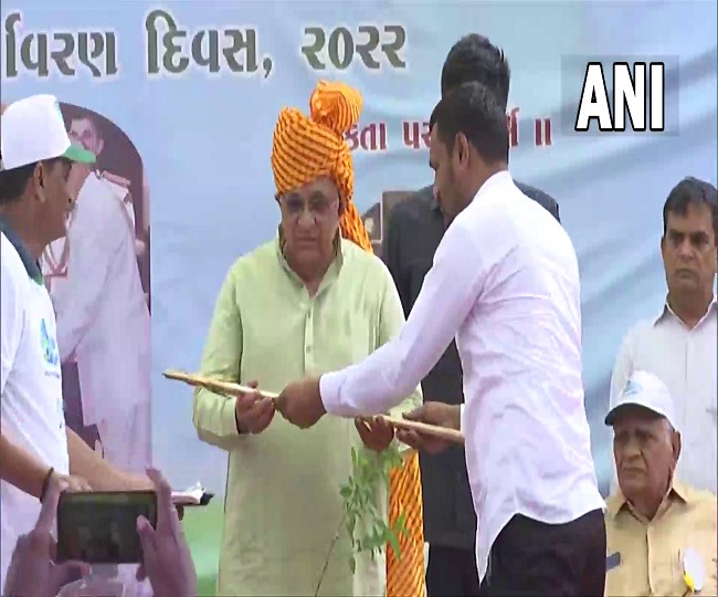 सीएम भूपेंद्र पटेल ने की स्वामी सच्चिदानंद के सम्मान कार्यक्रम में शिरकत