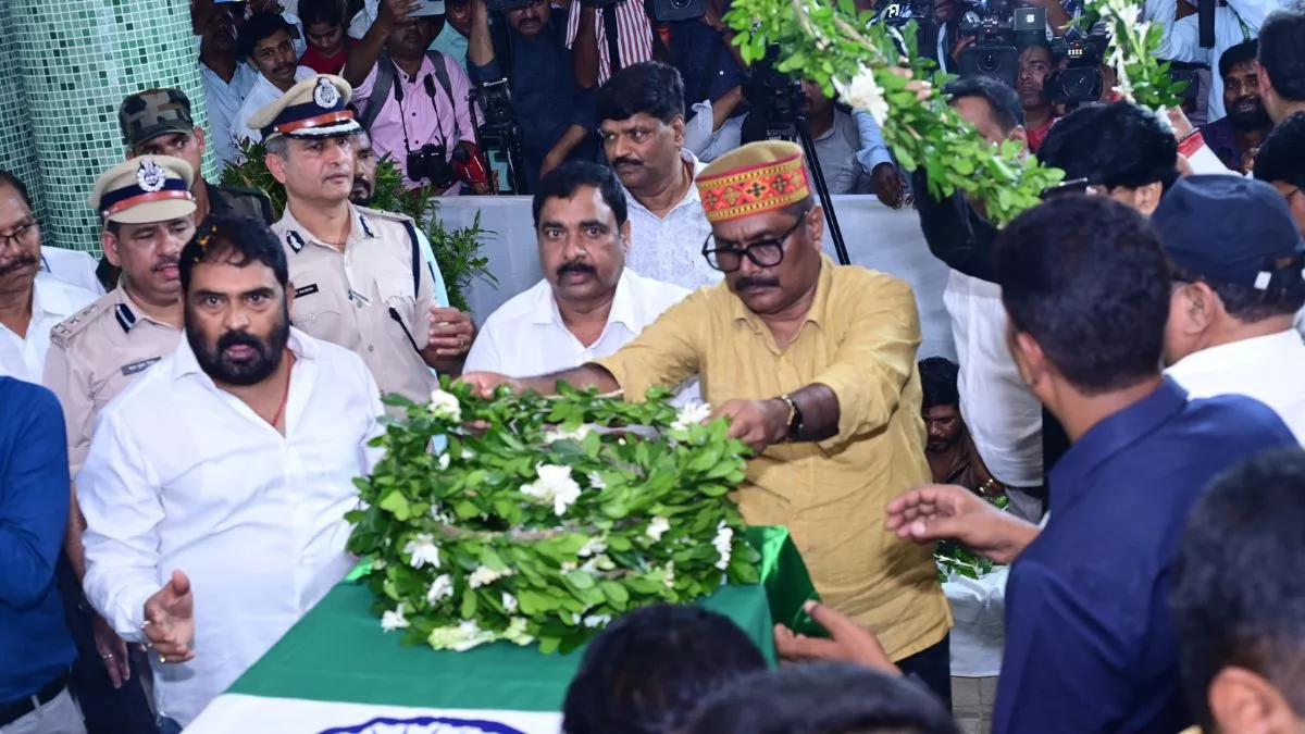Shibu Soren Death Live Update: आवास पर समर्थकों ने फूल माला देकर किया नमन