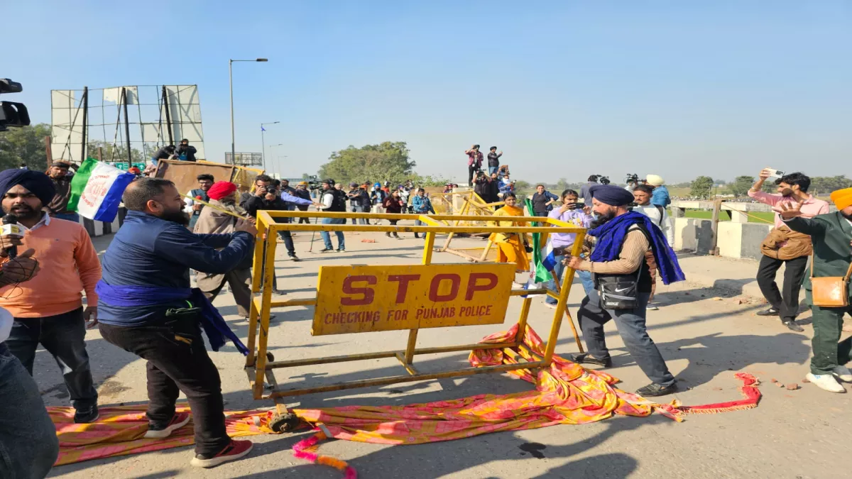 Kisan Andolan Live Updates: जत्थे ने तोड़ी पुलिस बैरिकेडिंग