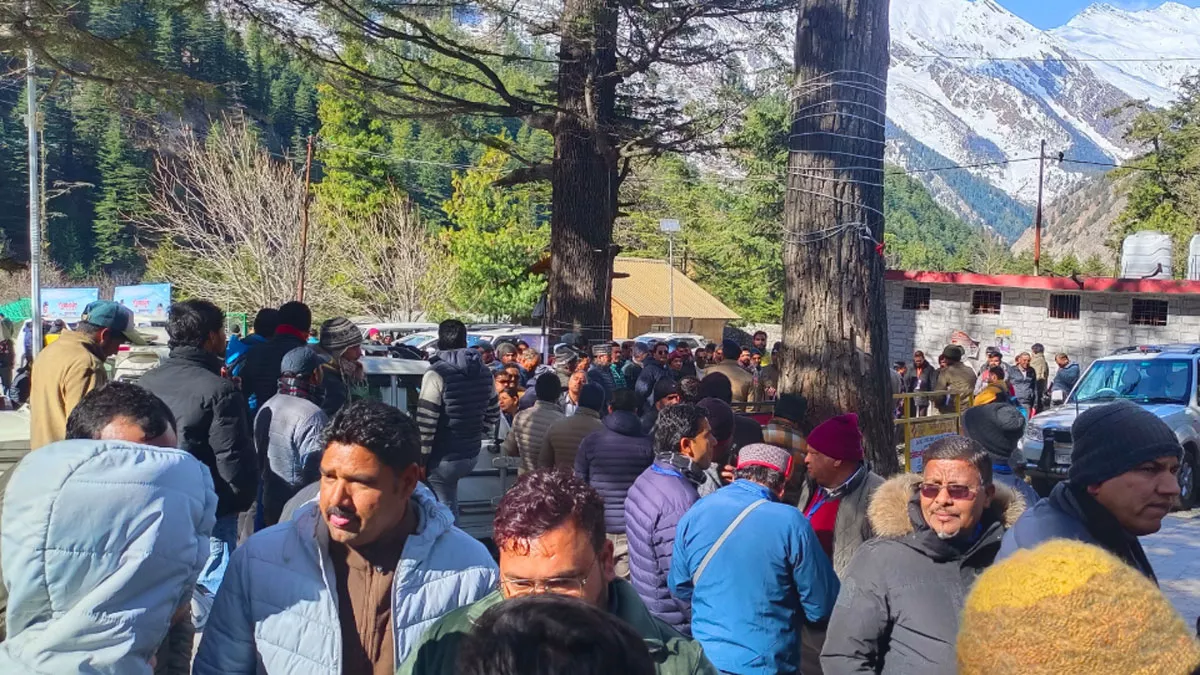 PM Modi Uttarakhand Visit: सभा स्थल पर स्थानीय लोगों की भीड़
