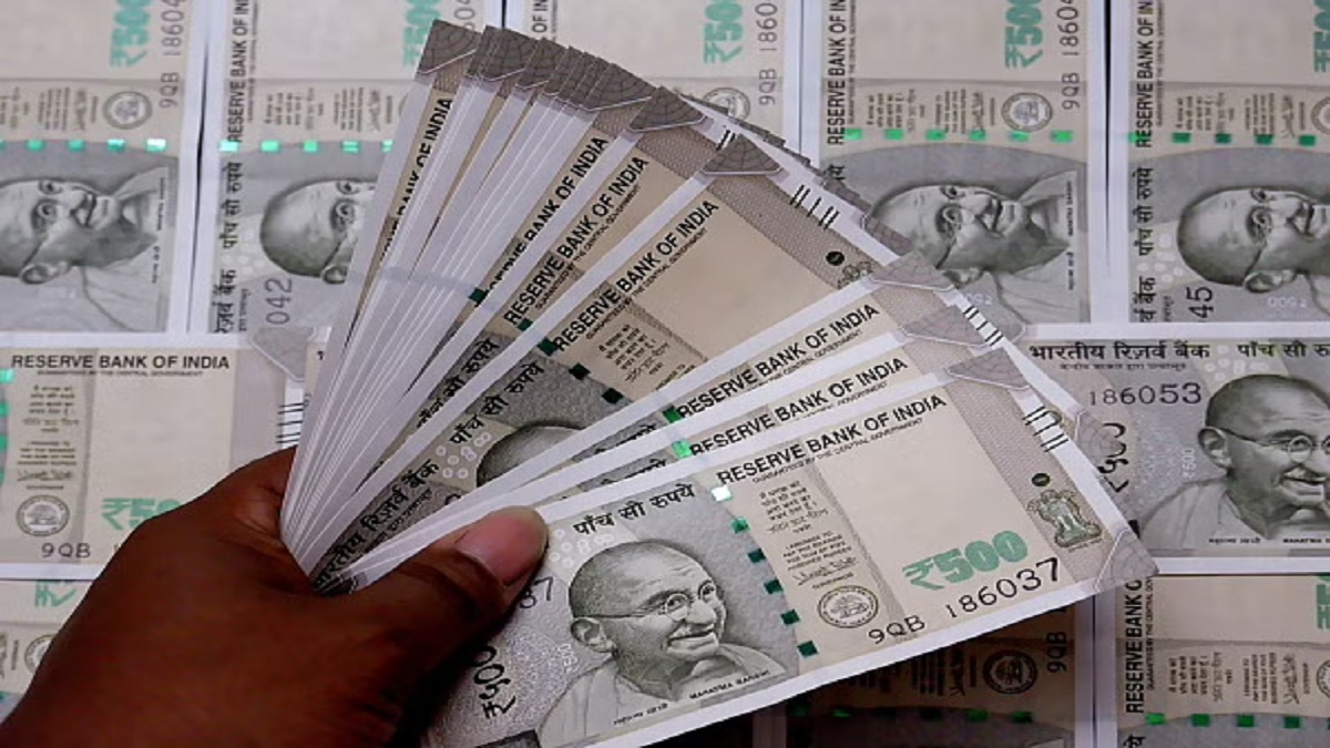 डालर के मुकाबले रुपया 82.22 पर आया