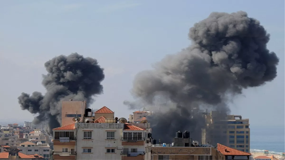 हमास के ठिकानों पर हमला कर रही इजरायली वायुसेना