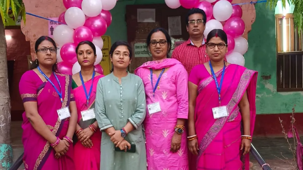 झंझारपुर : पिंक बूथ पर पहुंचीं बीडीओ