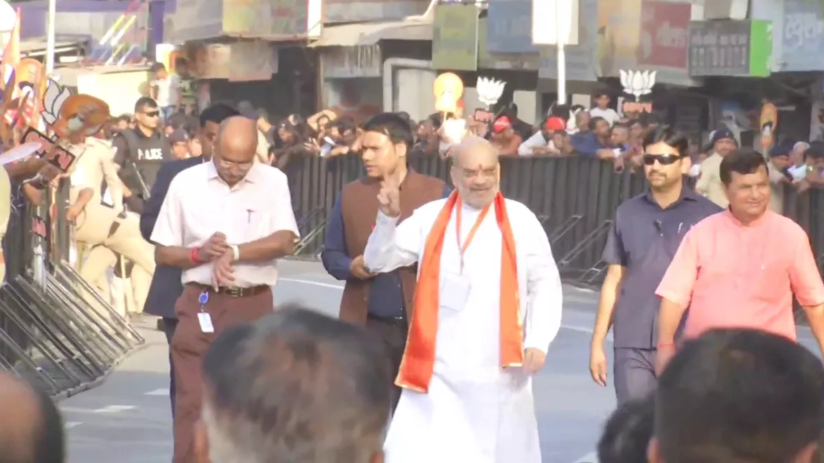 वोट डालने पहुंचे अमित शाह