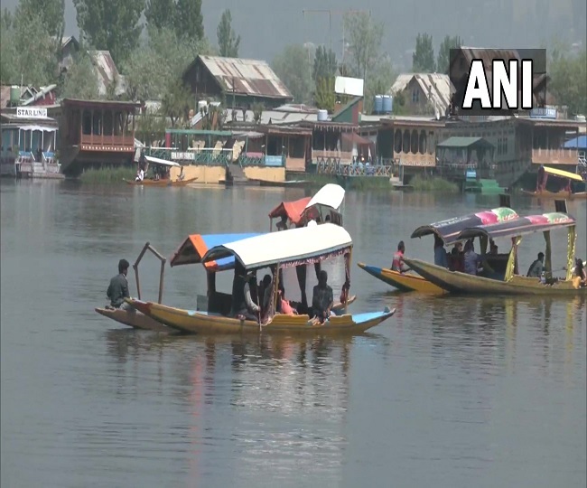 कश्मीर में बढ़ी पर्यटकों की संख्या