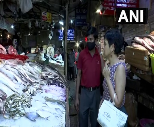 दक्षिण दिल्ली में पाबंदी के बाद भी सीआर पार्क मछली बाजार खुला