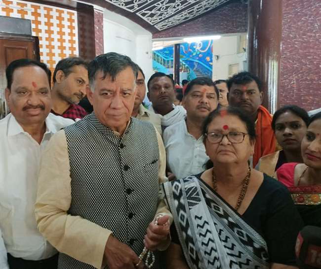 यूपी एमएलसी चुनाव : कानपुर में व‍िधानसभा अध्यक्ष सतीश महाना और मेयर प्रमिला पांडेय ने डाला वोट