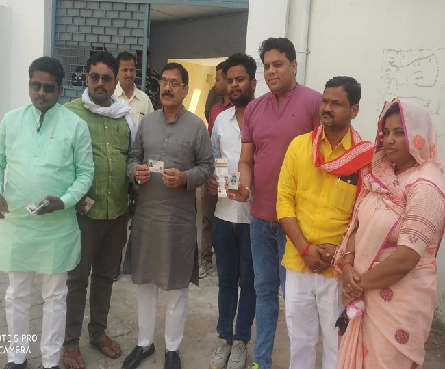 झांसी में कुछ सभासद नहीं कर पाए मतदान