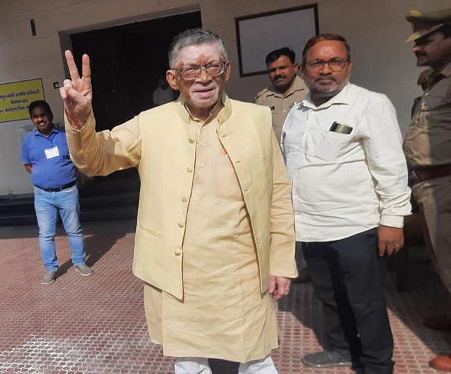 बरेली-रामपुर सीट के लिये सांसद संतोष गंगवार ने क‍िया मतदान