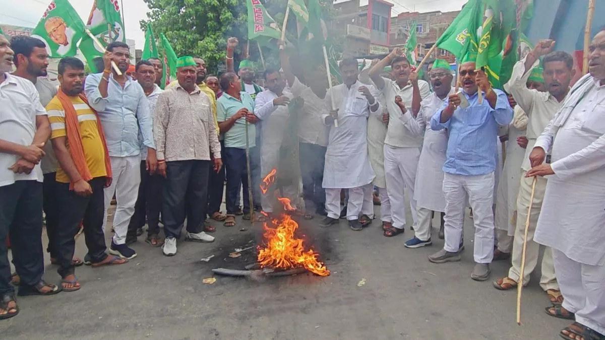 Bihar Bandh Live: एनएच जाम कर प्रदर्शन करते महागठबंधन के कार्यकर्ता