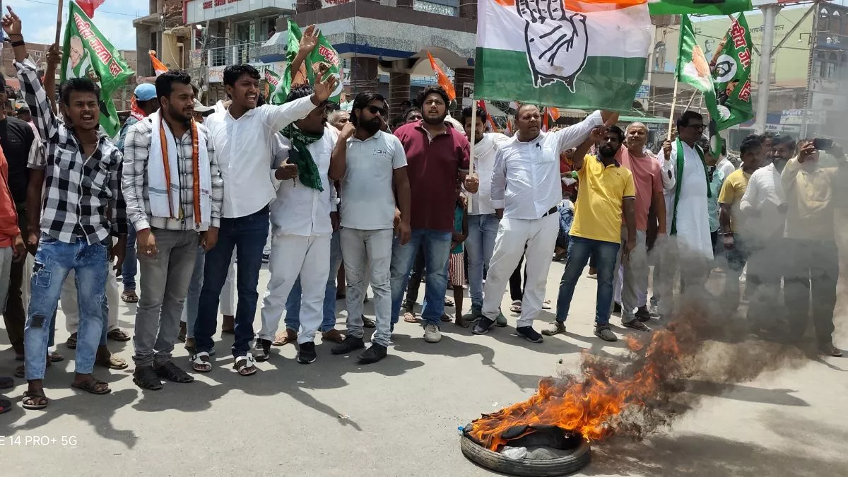 Bihar Band Live: आगजनी करते महागठबंधन के नेता