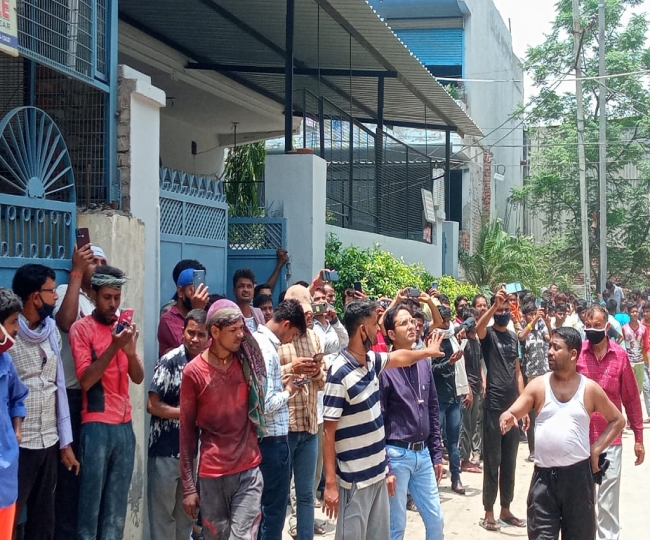 बहादुरगढ़ में चप्पल फैक्ट्री में भीषण आग, जान बचाने दौड़े श्रमिक, धुएं