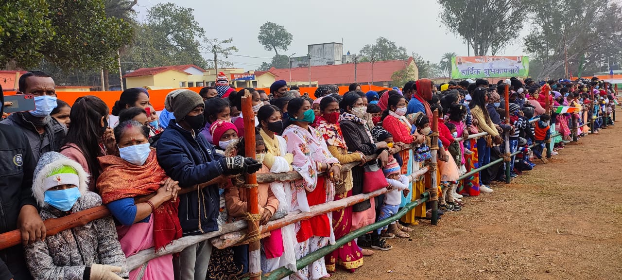 Governor hoisted the tricolor at Morhabadi in Ranchi