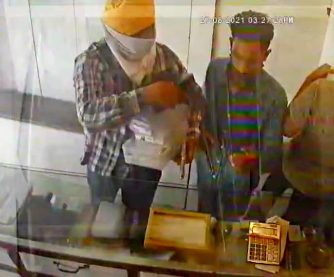 Robbers loot millions 