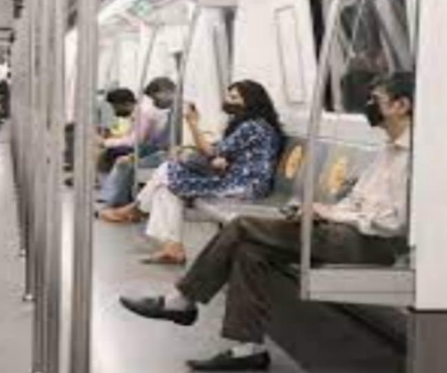 Metro%20One%20Seat%20Left दिल्ली मेट्रो में प्रतिबंध आज से चालू, 9 टीम तैनात, चालू हुआ मेट्रो के भीतर जुर्माना लगाना, सफ़र से पहले जाने नया नियम