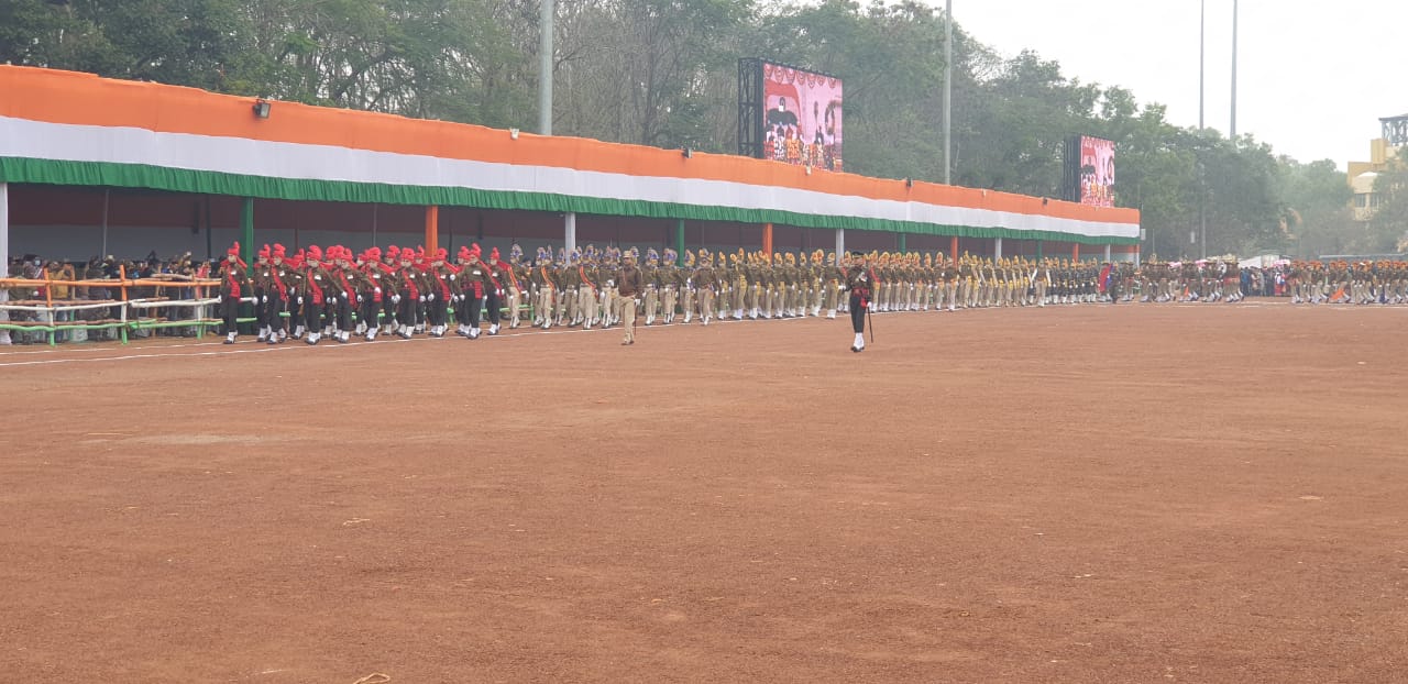 Governor hoisted the tricolor at Morhabadi in Ranchi