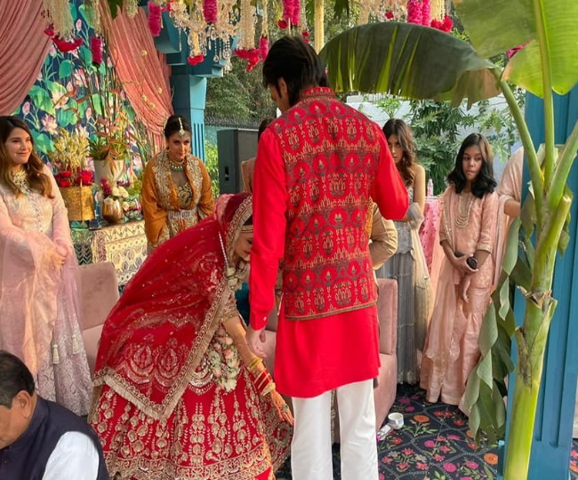 Tejashwi%20Yadav%20Marriage%20Photo%203 तेजस्वी की हुई शादी, दुल्हन ने छुआ तेजप्रताप का पैर, आ गयी सबसे बेस्ट तस्वीरें. दुल्हन हैं राजश्री