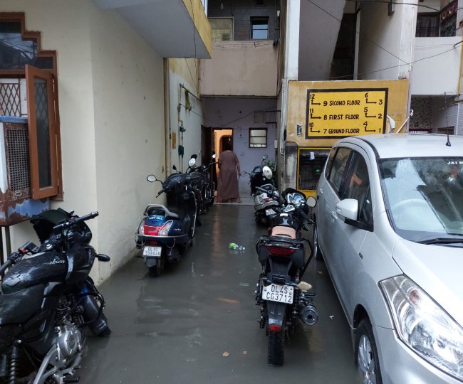 Waterlogging%20%20In%20%20Delhi दिल्ली में कई जगह सड़क धँसा, इन इलाक़ों से गुजरने वाले लोग रखे ध्यान, मेट्रो स्टेशन वाले रास्तों में भी भरा पानी