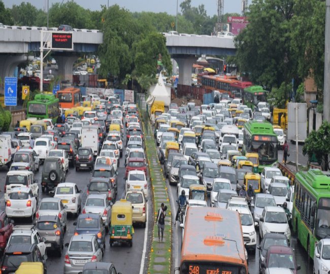 Delhi%20Road%20Jam%20News दिल्ली में ग़ज़ब का Development, जगह रात भर में चलने लगा नाव, सुबह सड़क के जगह दिखने लगा झील