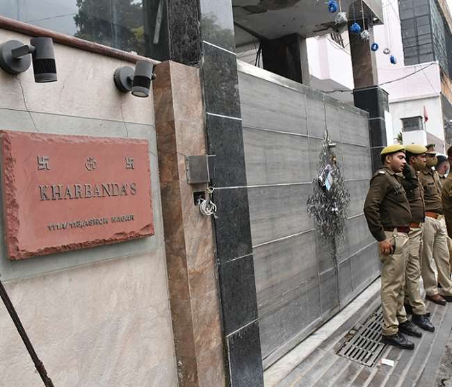 Gurugram दिल्ली में कई जगह सड़क धँसा, इन इलाक़ों से गुजरने वाले लोग रखे ध्यान, मेट्रो स्टेशन वाले रास्तों में भी भरा पानी
