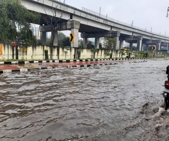 Palam(1) दिल्ली के 27 जगह में भरा पानी, मेट्रो, Underpass से लेकर कई मोड़ फुल, नॉएडा, गुड़गाँव आने जाने में भी दिक़्क़त