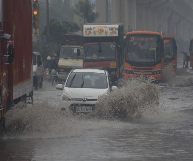 Rain88 दिल्ली के 27 जगह में भरा पानी, मेट्रो, Underpass से लेकर कई मोड़ फुल, नॉएडा, गुड़गाँव आने जाने में भी दिक़्क़त