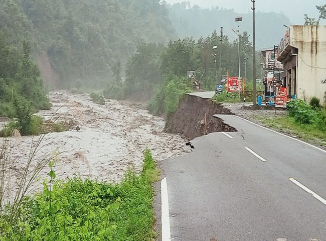 Uttarakhand Weather Update Mussoorie dehradun road closed due to landslide  heavy rainfall alert