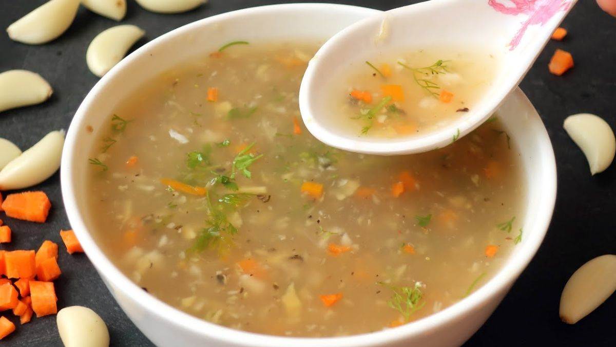 https://www.jagranimages.com/images/newimg/khanakhazana/01_2025-Garlic_Vegetable_Soup.jpg