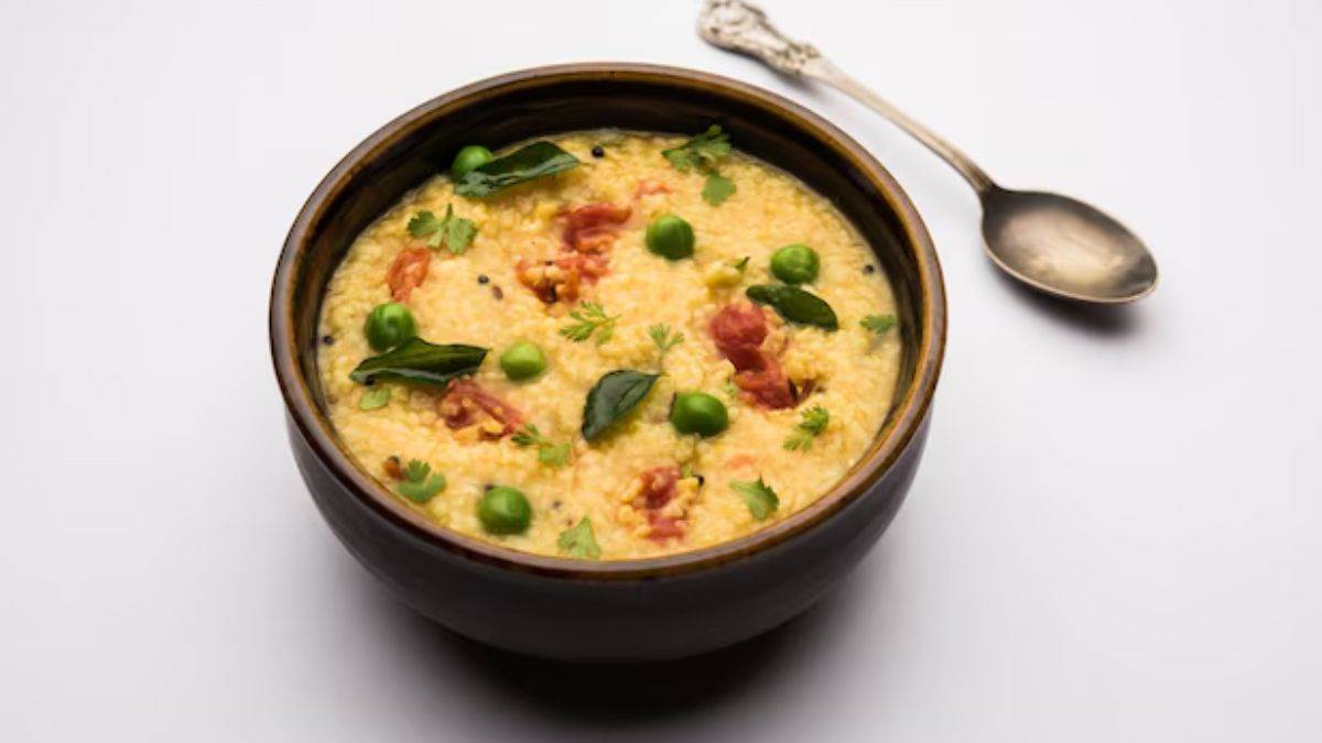 https://www.jagranimages.com/images/newimg/khanakhazana/01_2025-khichdi_(1).jpg