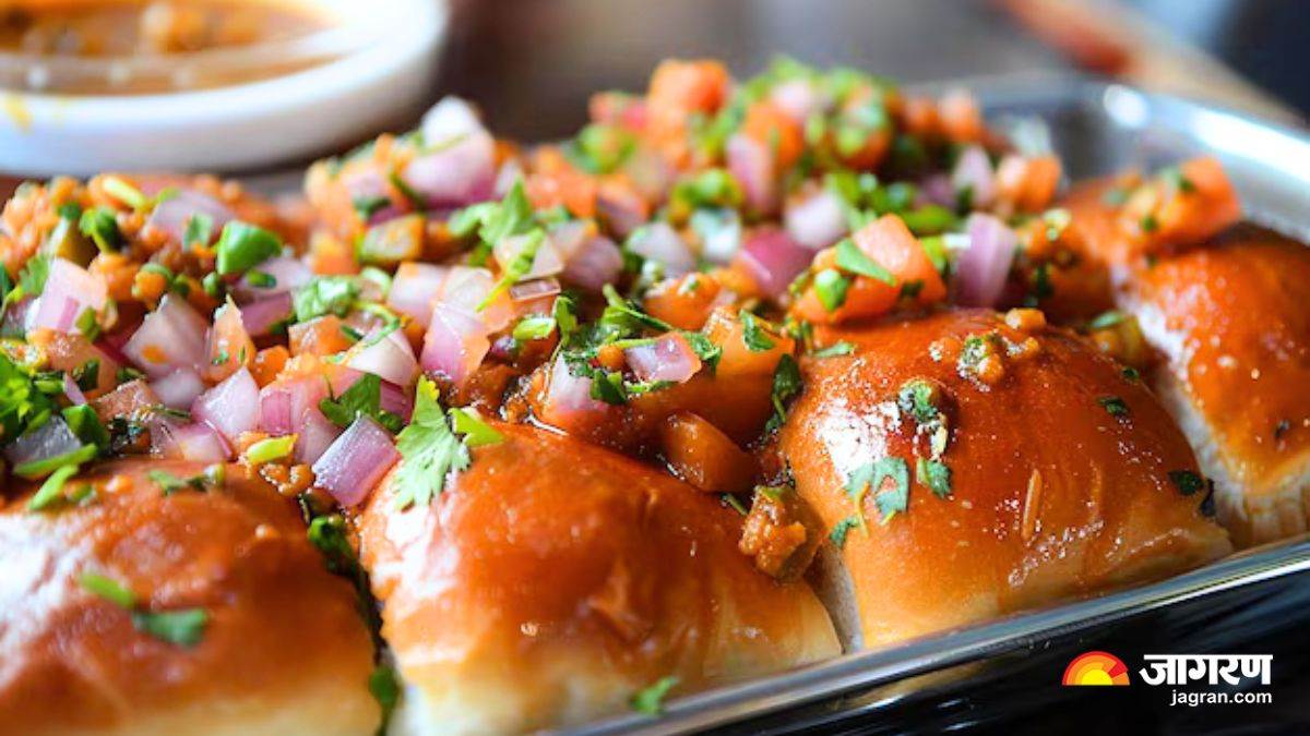 https://www.jagranimages.com/images/newimg/khanakhazana/02_2025-Masala_Pav_Recipe.jpg