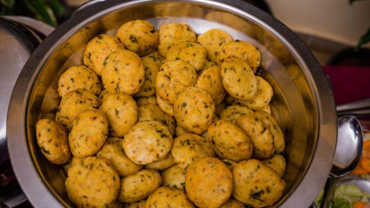 https://www.jagranimages.com/images/newimg/khanakhazana/02_2025-besan_appe.jpg