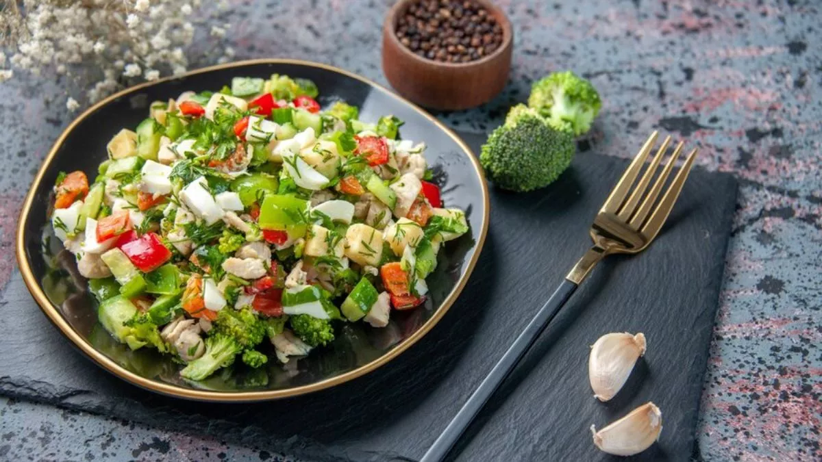 Broccoli Salad: नाश्ते में झटपट बनाएं टेस्टी ब्रोकली सलाद, स्वाद के साथ सेहत भी रहेगी मस्त, जानें रेसिपी