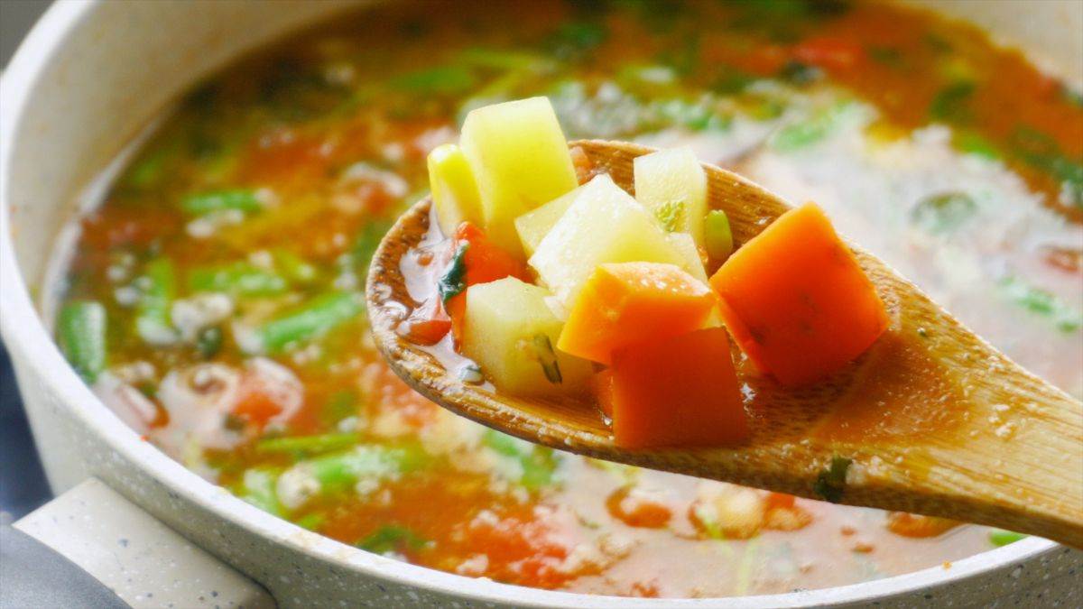 https://www.jagranimages.com/images/newimg/khanakhazana/03_2025-Mix_Vegetable_Soup_Recipe.jpg