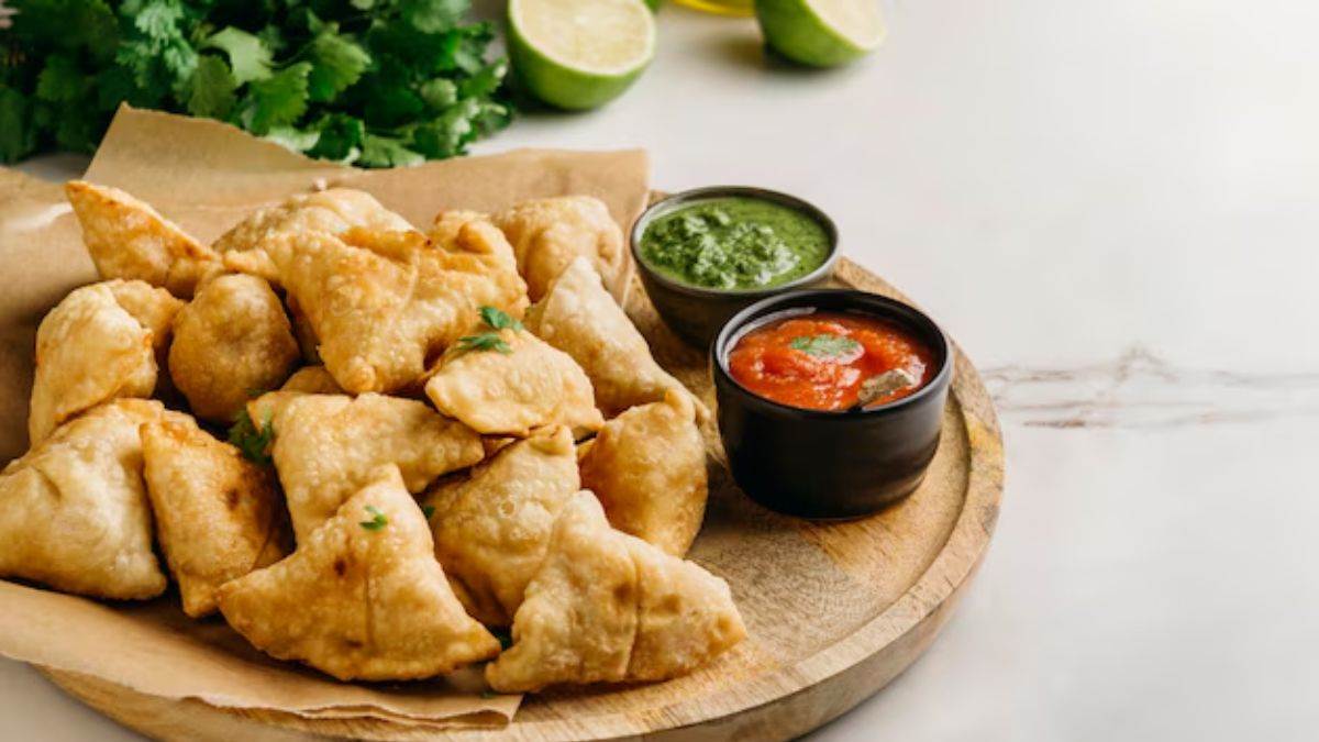 https://www.jagranimages.com/images/newimg/khanakhazana/03_2025-Samosa_(1).jpg