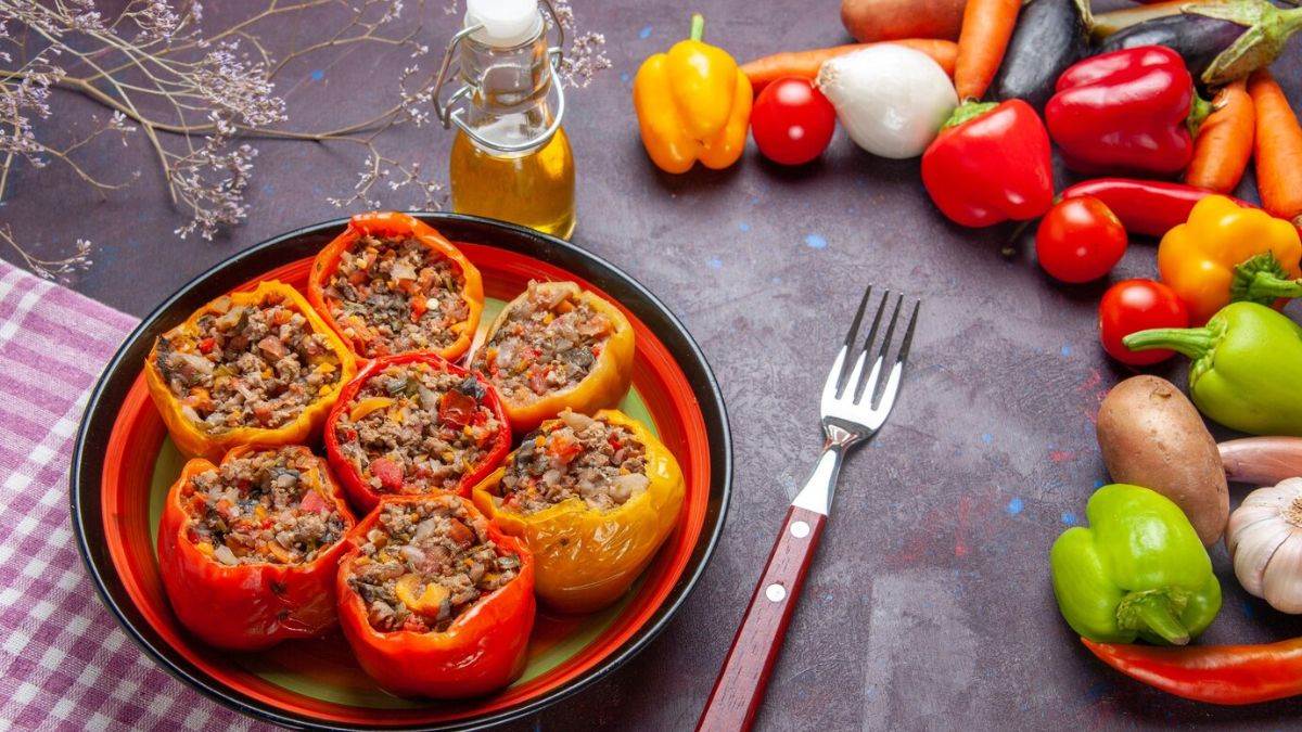 https://www.jagranimages.com/images/newimg/khanakhazana/03_2025-stuffed_capsicum_recipe.jpg
