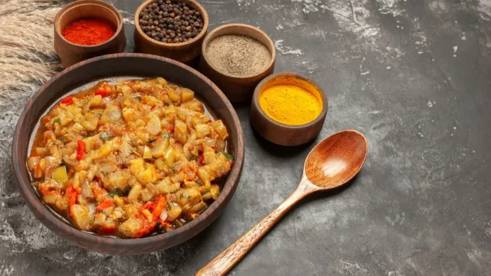 सिर्फ 30 मिनट में तैयार करें हरी मिर्च और हरे टमाटर की सब्जी, यहां जानें आसान रेसिपी