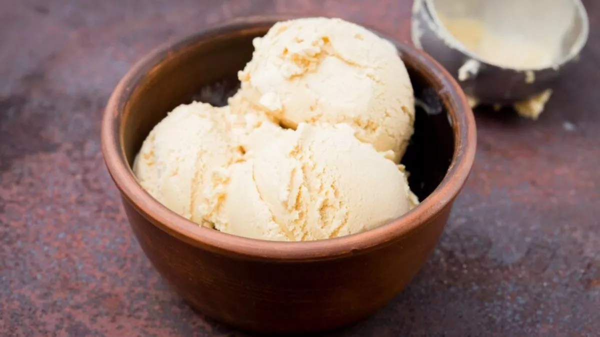 Coconut Ice Cream: गर्मी से पानी है राहत, तो ट्राई करें टेस्टी कोकोनट आईसक्रीम