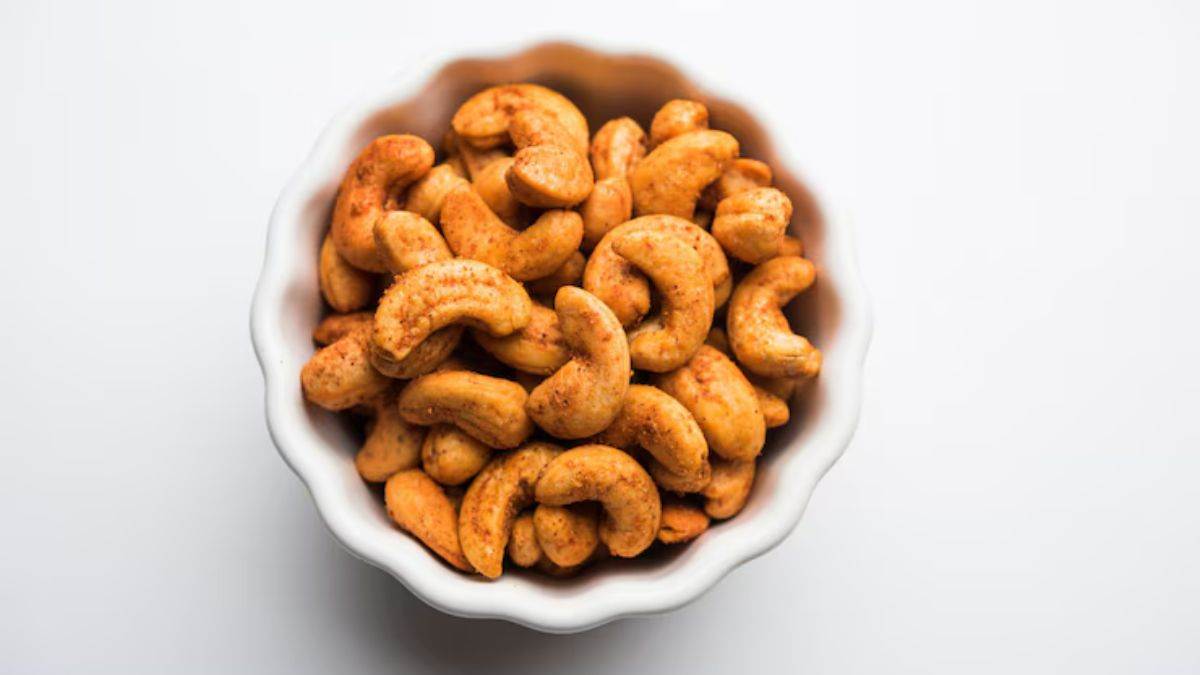 if you want a healthy and tasty snack with tea then make masala cashews at home with this recipe