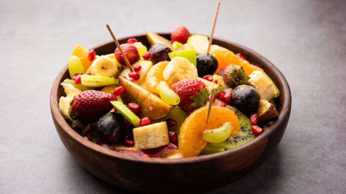 must eat mix fruit chaat in summer know the recipe body will remain healthy