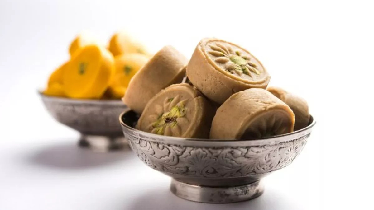 घर पर भी बना सकते हैं हलवाई जैसा केसर‍ पेड़ा, बस जान लें इसे बनाने की आसान रेस‍िपी