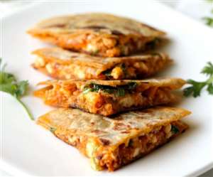 रात में बची हुई रोटियों से बनाएं डिलीशियस पिज्जा, बच्चे क्या बड़े भी खाएंगे चाव से