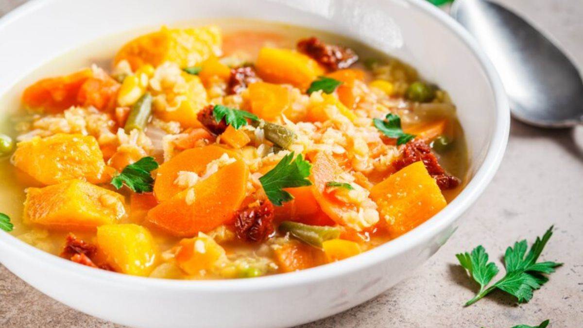 https://www.jagranimages.com/images/newimg/khanakhazana/06_2025-Mixed_Vegetable_Soup_Recipe.jpg