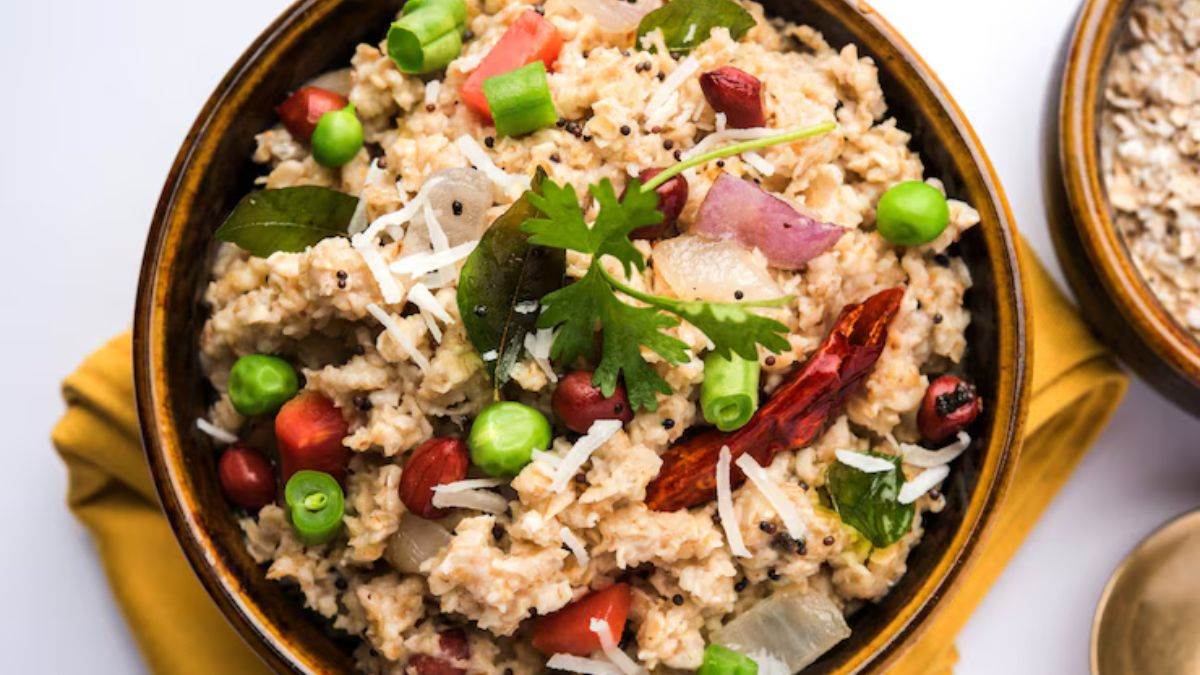 https://www.jagranimages.com/images/newimg/khanakhazana/06_2025-Oats_Upma_Recipe.jpg