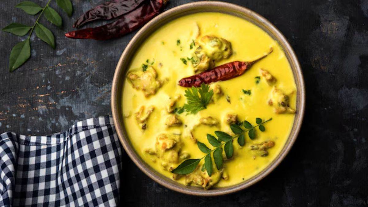 https://www.jagranimages.com/images/newimg/khanakhazana/06_2025-curry_pakora.jpg
